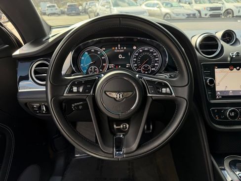 Used 2019 Bentley Bentayga image 16