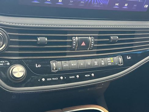 Used 2021 Lexus LS 500 w/ Accessory Package (Z1) RWD image 19