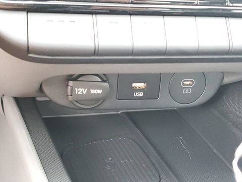 Certified 2025 Hyundai Elantra SEL FWD image 30