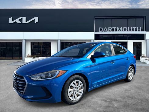Used 2017 Hyundai Elantra SE image 1