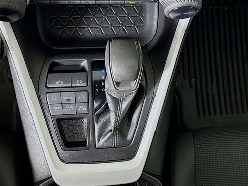 Used 2023 Toyota RAV4 LE image 17