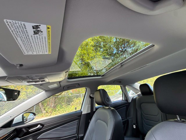 Used 2025 Volkswagen Jetta SEL FWD image 14