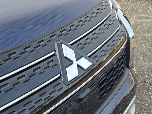 Used 2024 Mitsubishi Outlander SE image 4