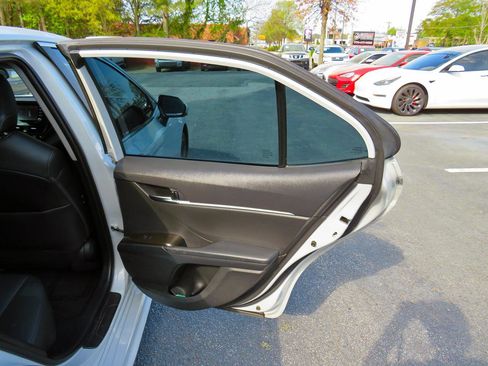 Used 2022 Toyota Camry SE w/ Carpet Mat Package (TMS) image 17