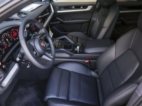 New 2026 Porsche Cayenne S image 5