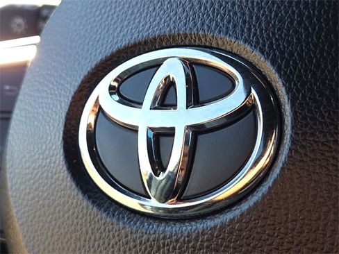 Used 2025 Toyota Corolla SE image 26