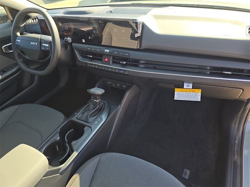New 2025 Kia K4 LXS image 13