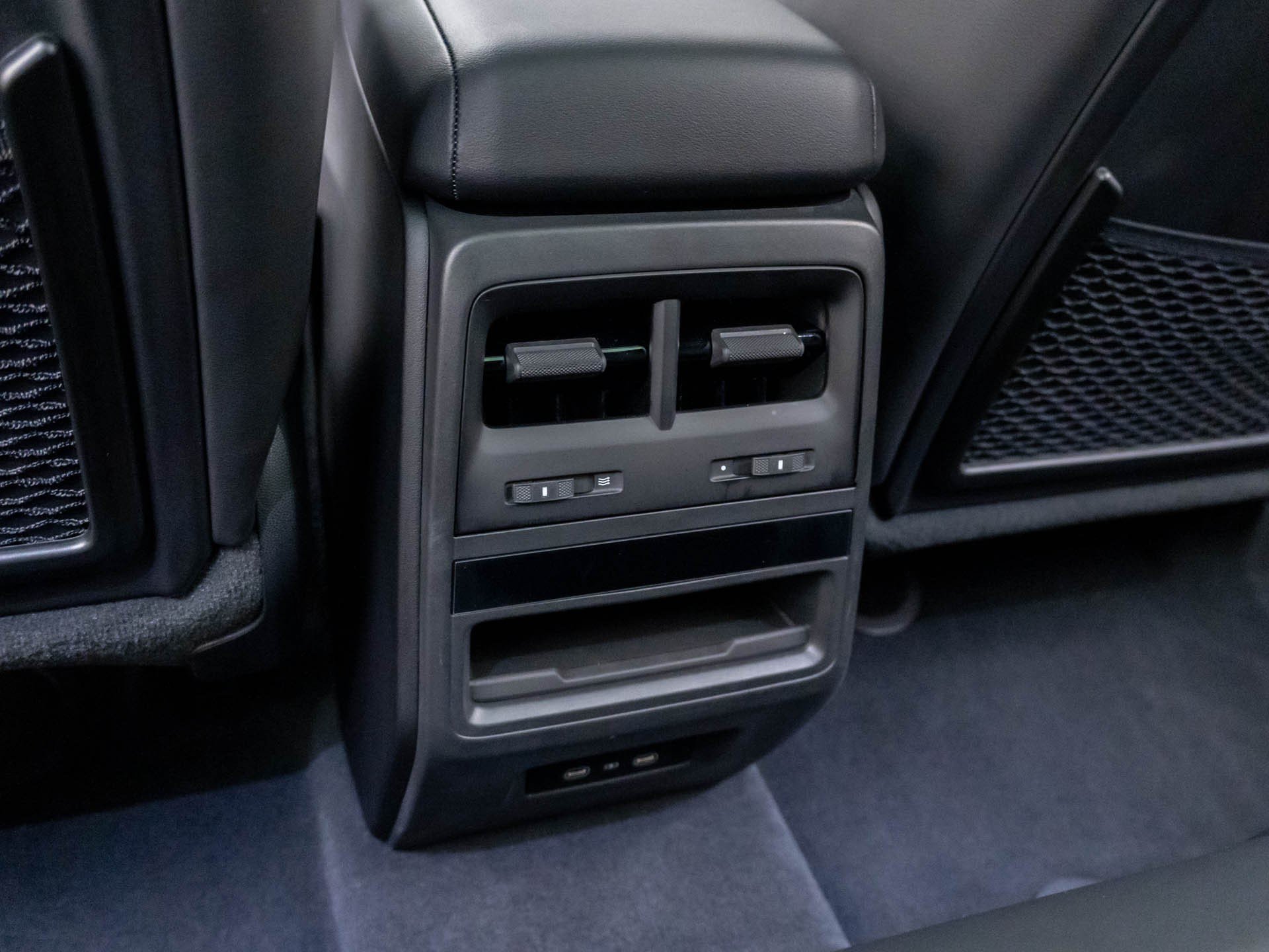 Certified 2026 Porsche Macan 4 Electric AWD/4WD image 21