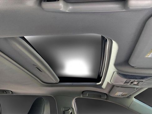 Used 2022 Toyota RAV4 XLE Premium image 15