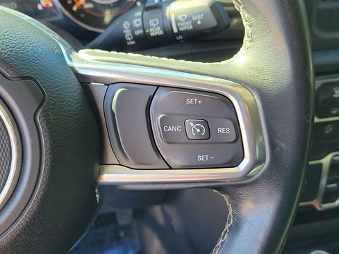 Used 2019 Jeep Wrangler Unlimited Sahara image 29