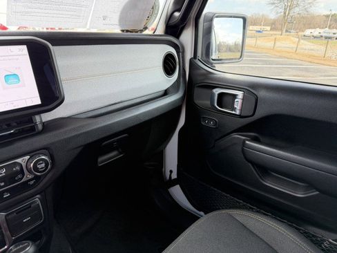 Used 2024 Jeep Gladiator Sport image 26