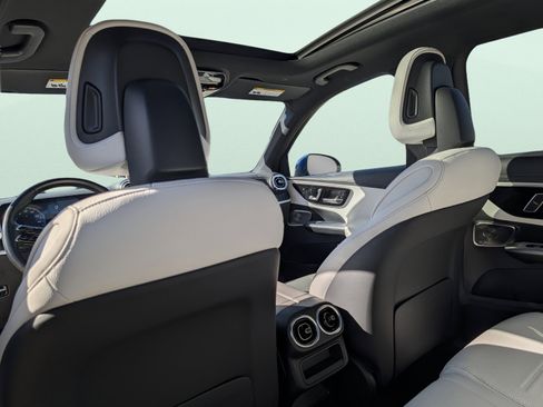 Used 2023 Mercedes-Benz GLC 300 w/ AMG Line image 25