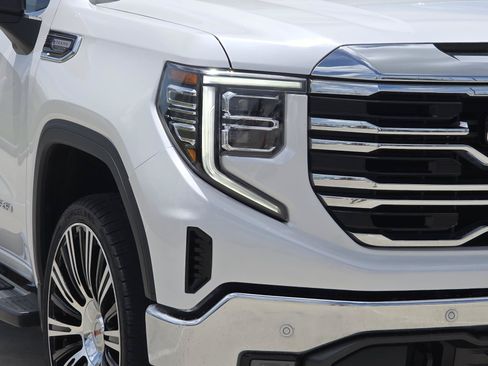 Used 2024 GMC Sierra 1500 SLT AWD/4WD image 7