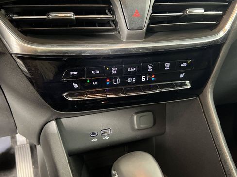 Certified 2024 Buick Encore GX Avenir FWD image 6