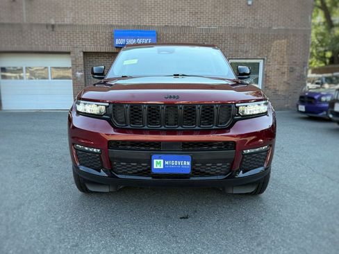 Used 2023 Jeep Grand Cherokee L Limited w/ Black Appearance Package AWD/4WD image 2