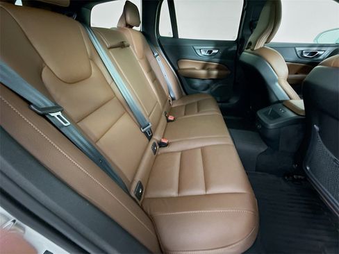 Used 2024 Volvo V60 B5 Cross Country Plus w/ Protection Package Premier image 29