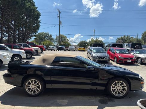 Used 2002 Chevrolet Camaro Z28 w/ SS Performance/Appearance Pkg RWD image 9