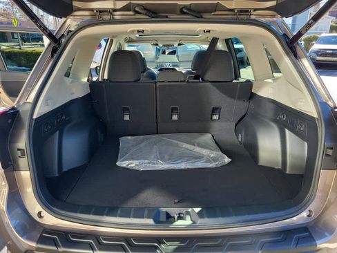 Used 2023 Subaru Forester Premium image 30