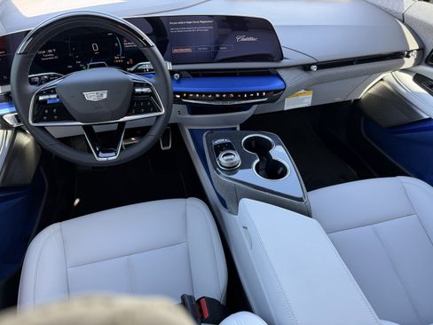 New 2026 Cadillac Optiq Luxury 2 image 12