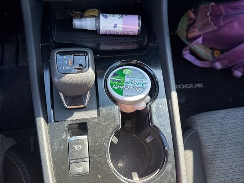 Used 2023 Nissan Rogue SV image 16