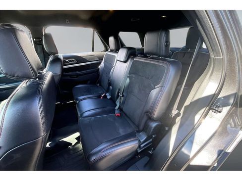 Used 2019 Ford Explorer XLT w/ Equipment Group 202A AWD/4WD image 22