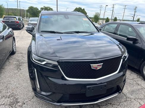 Used 2024 Cadillac XT6 Sport w/ Technology Package AWD/4WD image 2