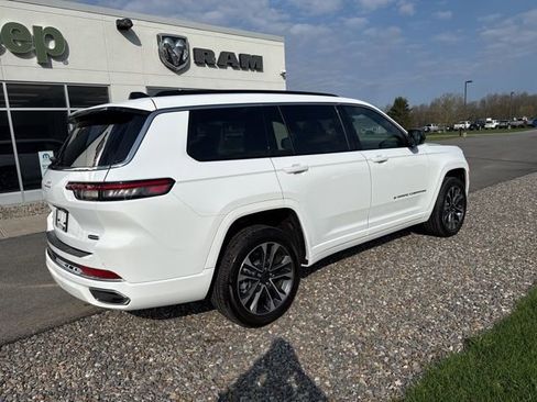Used 2025 Jeep Grand Cherokee L Overland AWD/4WD image 5