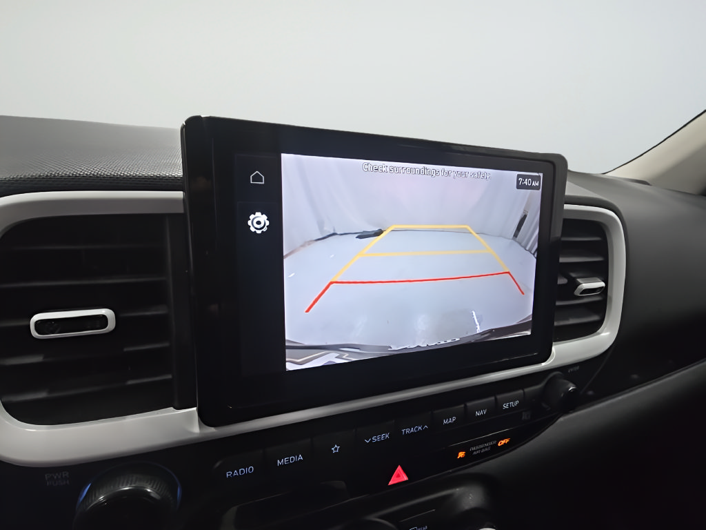 Used 2022 Hyundai Venue Limited FWD image 32