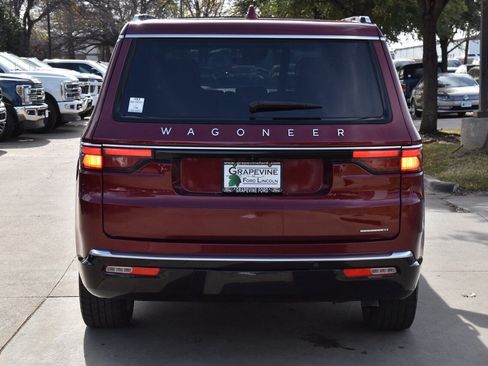 Used 2022 Jeep Wagoneer Series III w/ Premium Group I image 9