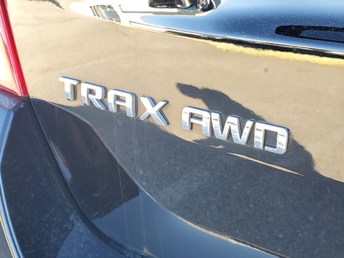 Used 2022 Chevrolet Trax LT w/ Midnight Edition image 7