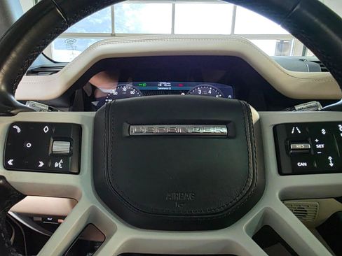 Used 2020 Land Rover Defender 110 HSE AWD/4WD image 28