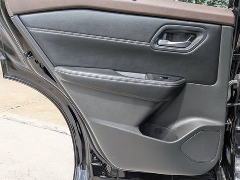 Used 2023 Nissan Rogue SV w/ SV Premium B Package FWD image 25