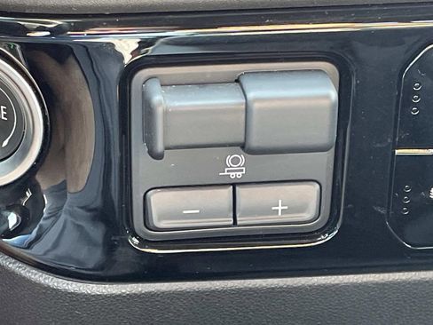 Used 2023 Chevrolet Silverado 1500 LT image 21