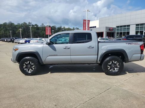 Used 2018 Toyota Tacoma TRD Off-Road w/ Technology Package RWD image 2