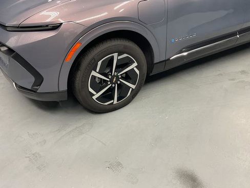 Used 2025 Chevrolet Equinox EV LT image 3