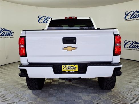 Used 2018 Chevrolet Silverado 1500 Custom w/ Custom Value Package image 4