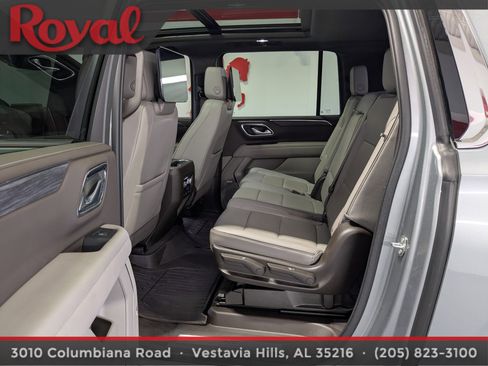 Used 2023 GMC Yukon XL SLT w/ SLT Premium Package image 18