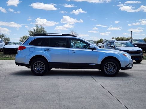 Used 2012 Subaru Outback 3.6R Limited w/ Moonroof Pkg AWD/4WD image 2