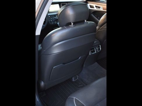 Used 2015 Hyundai Genesis 5.0 RWD image 21