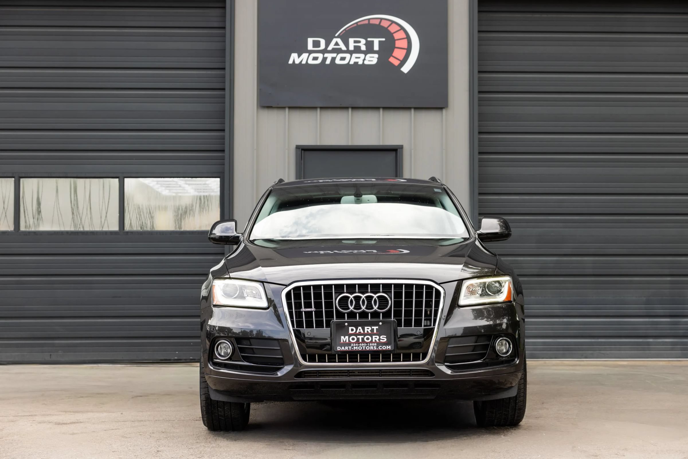 Used 2016 Audi Q5 2.0T Premium Plus w/ Technology Package AWD/4WD image 2