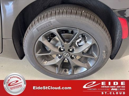 New 2026 Chrysler Pacifica Limited w/ S Appearance Package image 5