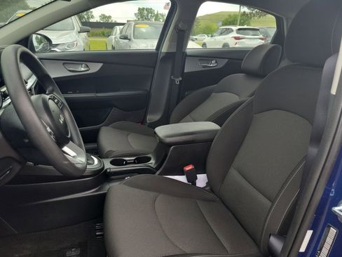 Used 2023 Kia Forte LXS w/ LXS Technology Package FWD image 9