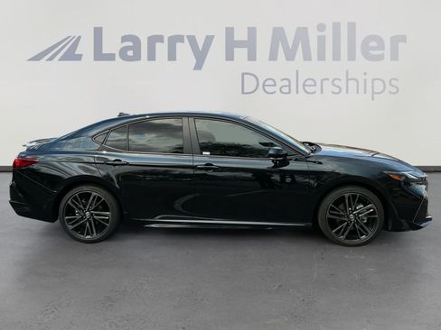 Used 2025 Toyota Camry XSE FWD image 6