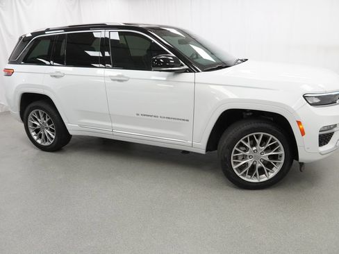 Certified 2022 Jeep Grand Cherokee Summit w/ Adv Protech Group IV AWD/4WD image 10