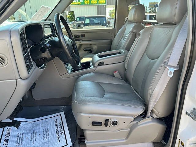 Used 2004 Chevrolet Silverado 2500 LT w/ Skid Plate Package AWD/4WD image 12