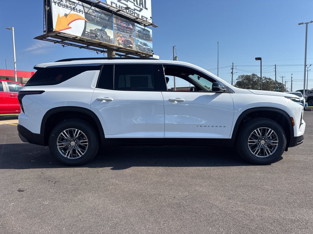 New 2027 Chevrolet Traverse LT w/ LPO, Floor Liner Package FWD image 8