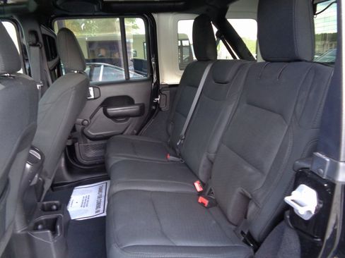 Used 2022 Jeep Wrangler Unlimited Sport image 15