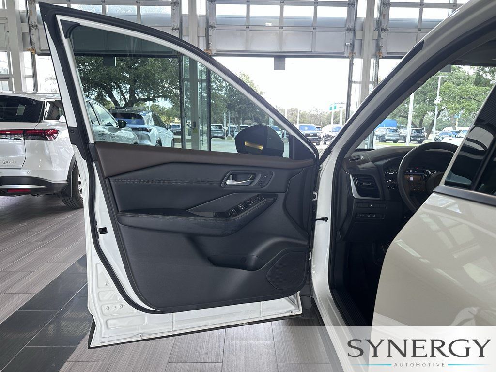 Used 2023 Nissan Rogue SL w/ SL Premium Package FWD image 25