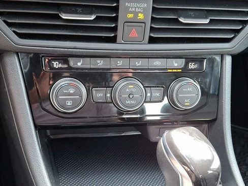 Certified 2024 Volkswagen Jetta SE w/ Black Wheel Package image 19