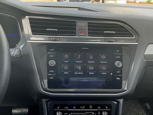 Used 2022 Volkswagen Tiguan SE w/ Panoramic Sunroof Package AWD/4WD image 24